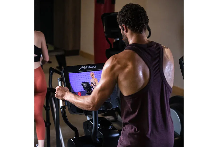 Life Fitness Club Series   (Plus) Elliptical Cross-Trainer