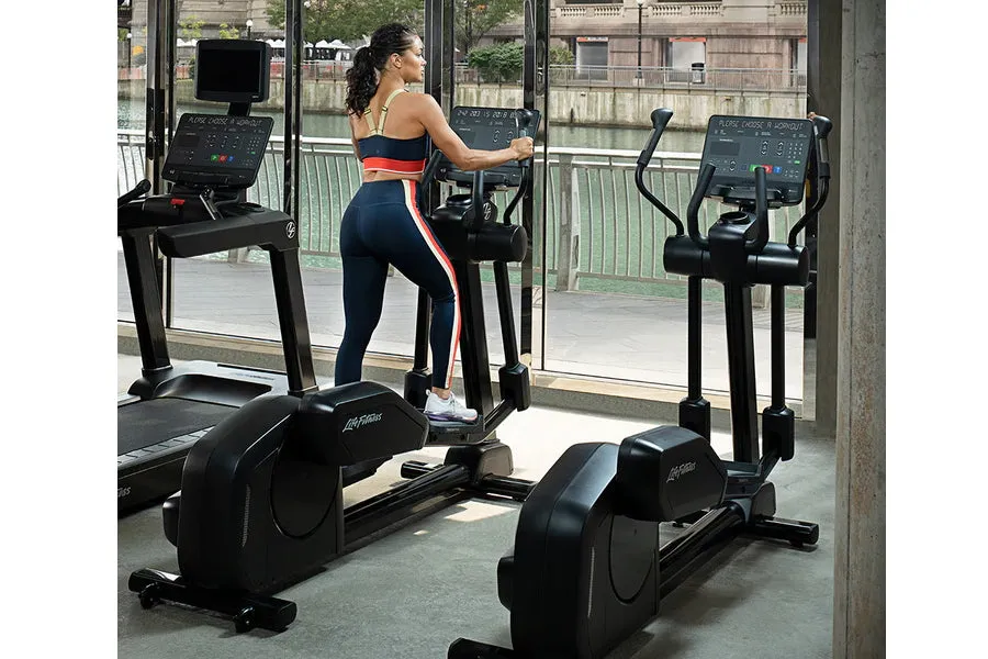 Life Fitness Club Series   (Plus) Elliptical Cross-Trainer