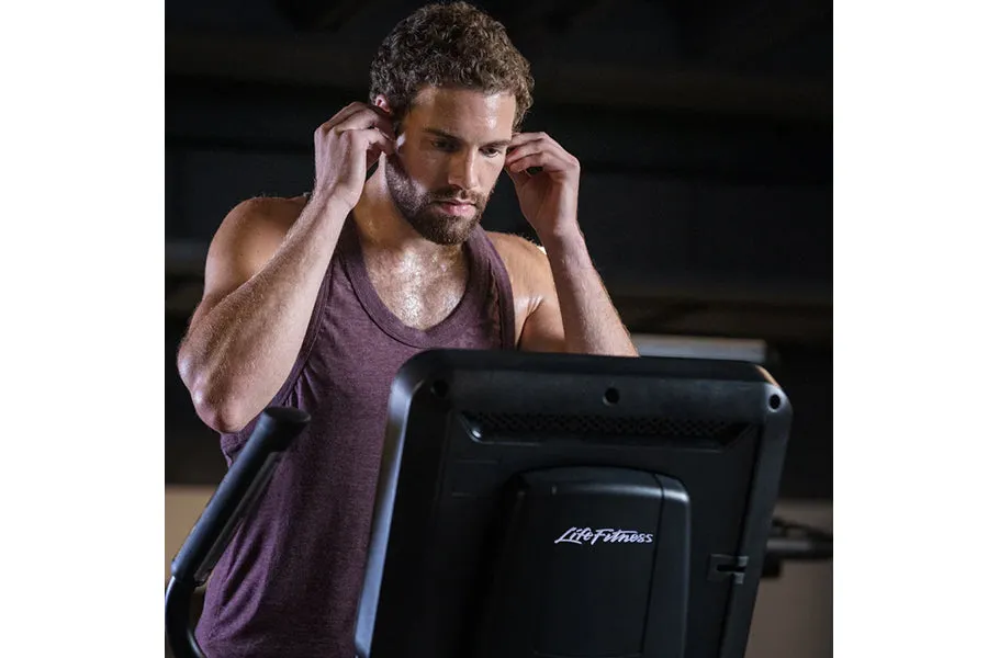 Life Fitness Club Series   (Plus) Elliptical Cross-Trainer