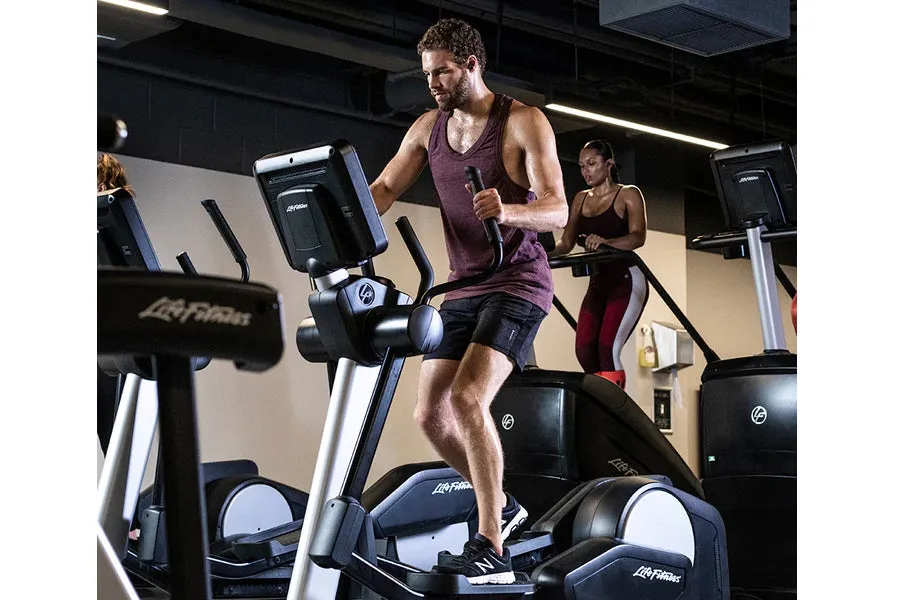 Life Fitness Club Series   (Plus) Elliptical Cross-Trainer