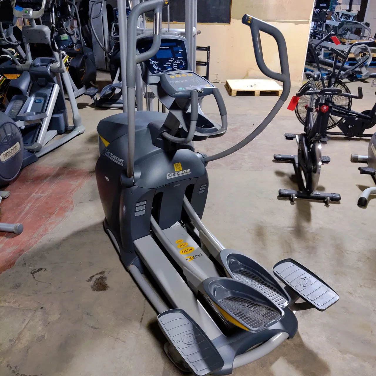 Octane Elliptical Pro 350l